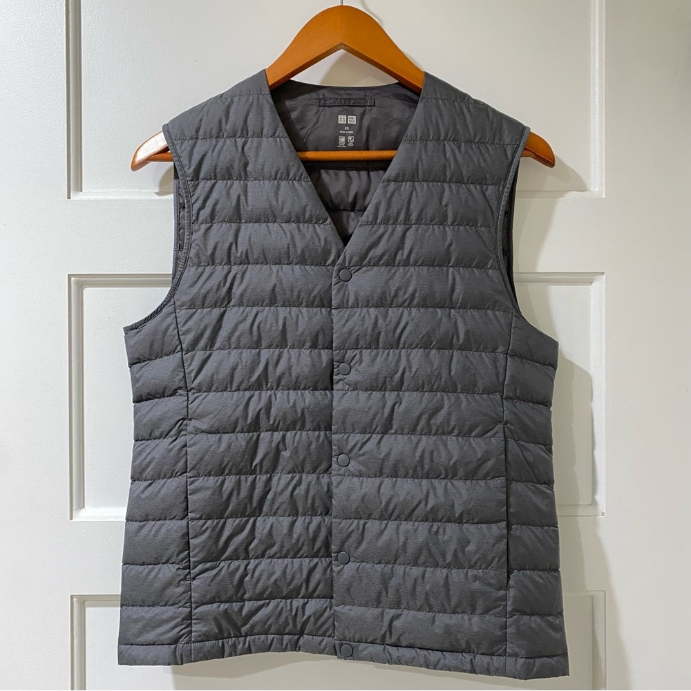 Uniqlo Ultra Light Down V-neck Snap Puffer Vest